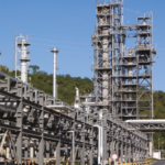 Iluminación LED Industrial: El pilar de la Seguridad y la Eficiencia en Faenas Críticas